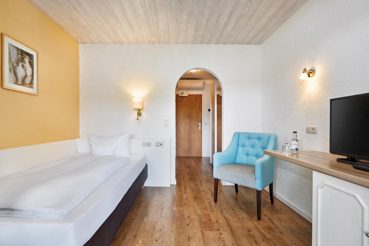 Hotel H+